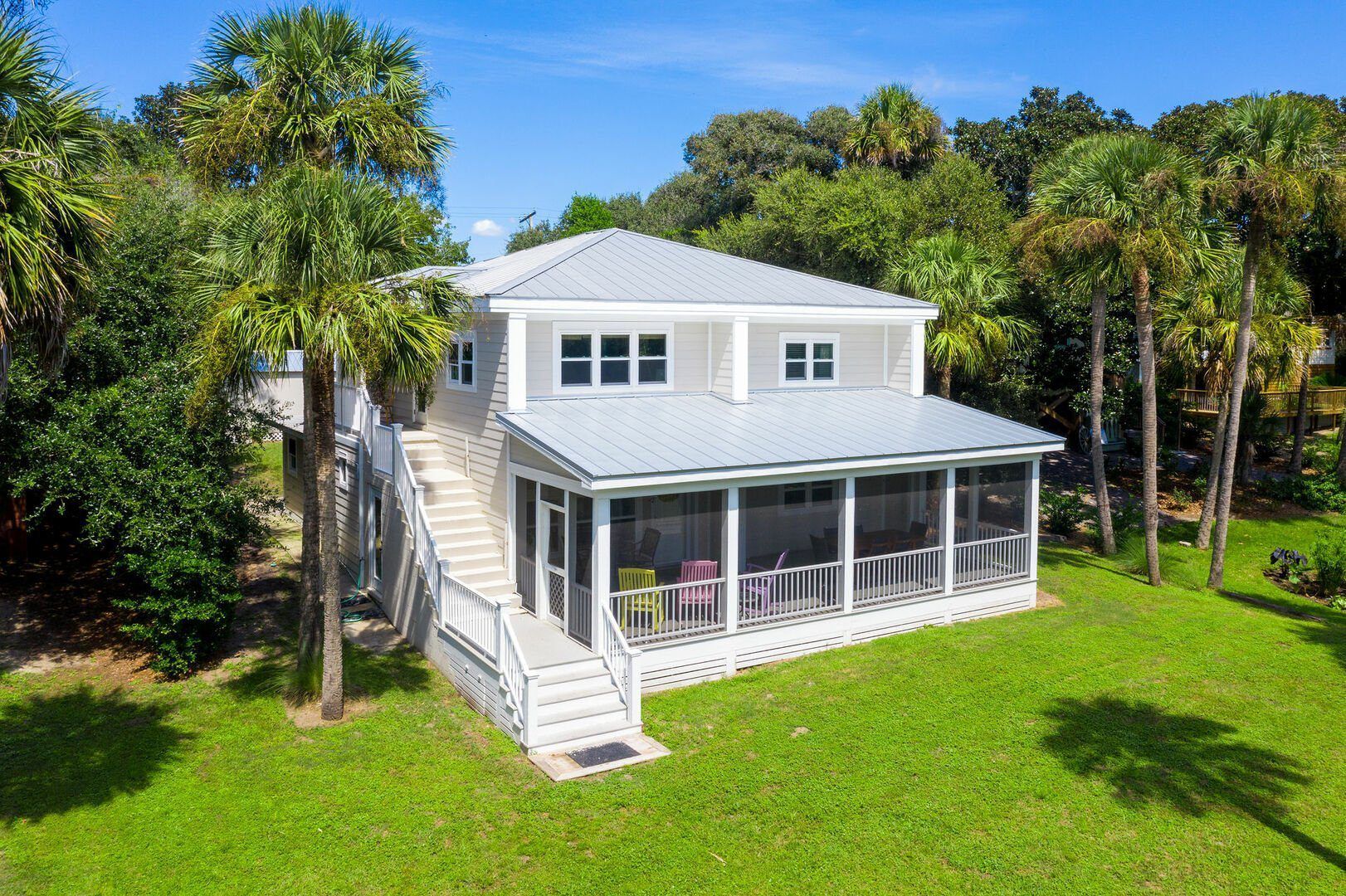 Large Airbnb on a green property in Charleston