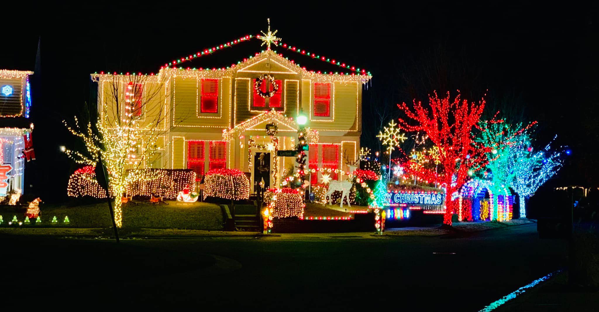 A house decorated with many Christmas lights